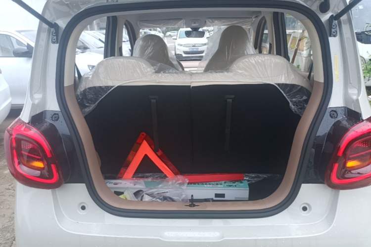 Used Wuling Hongguang MINIEV 2025 Four-Door Version Advanced Edition Trunk