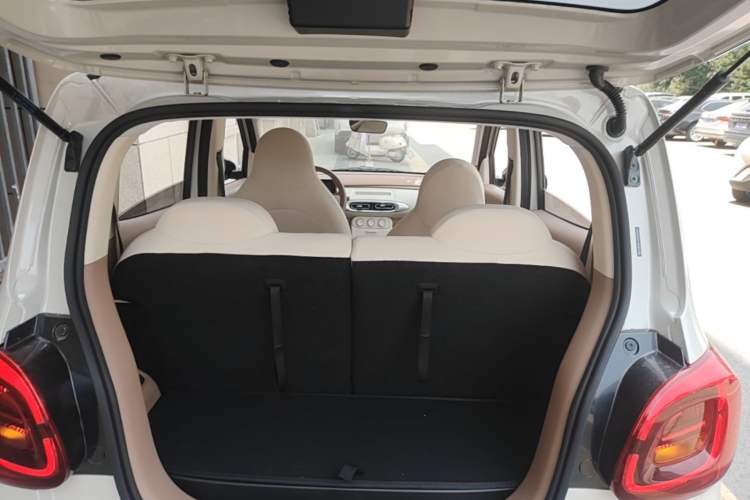Used Wuling Hongguang MINIEV 2025 Four-Door Version Advanced Edition Trunk