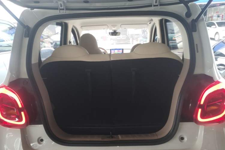 Used Wuling Hongguang MINIEV 2025 Four-Door Version Advanced Edition Trunk