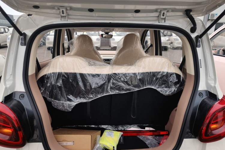 Used Wuling Hongguang MINIEV 2025 Four-Door Version Advanced Edition Trunk