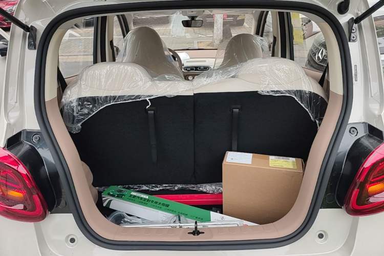 Used Wuling Hongguang MINIEV 2025 Four-Door Version Advanced Edition Trunk