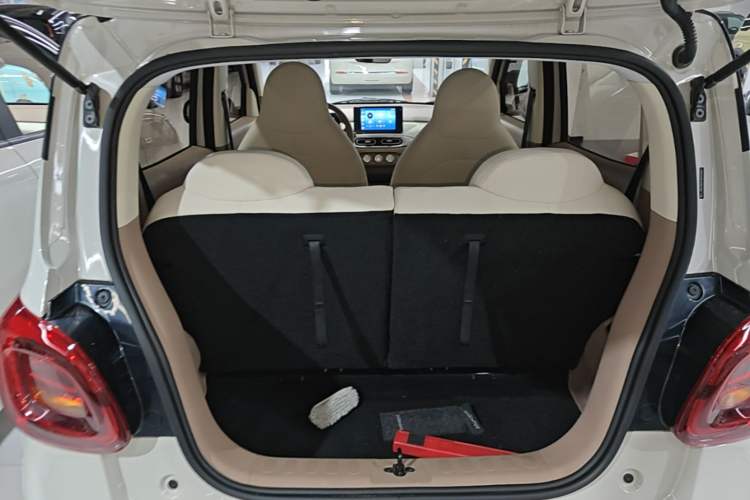 Used Wuling Hongguang MINIEV 2025 Four-Door Version Zhenxiang+ Edition Trunk