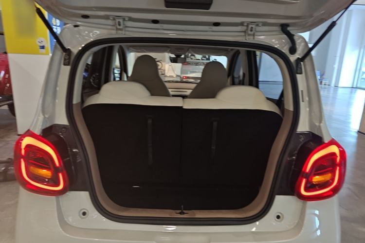 Used Wuling Hongguang MINIEV 2025 Four-Door Version Advanced Edition Trunk