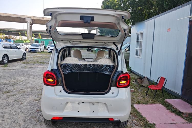 Used Wuling Hongguang MINIEV 2025 Four-Door Version Advanced Edition Trunk