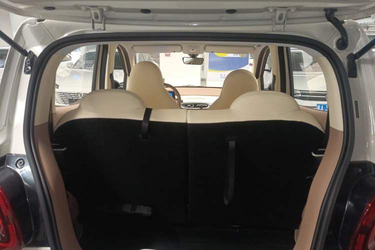 Used Wuling Hongguang MINIEV 2025 Four-Door Version Advanced Edition Trunk