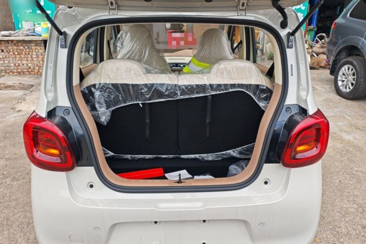 Used Wuling Hongguang MINIEV 2025 Four-Door Version Advanced Edition Trunk