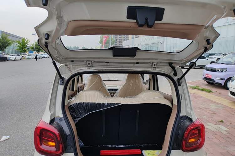 Used Wuling Hongguang MINIEV 2025 Four-Door Version Advanced Edition Trunk