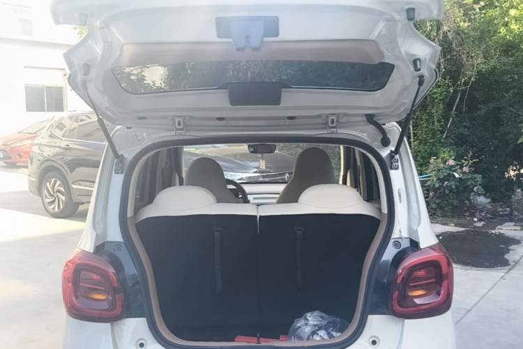 Used Wuling Hongguang MINIEV 2025 Four-Door Version Advanced Edition Trunk