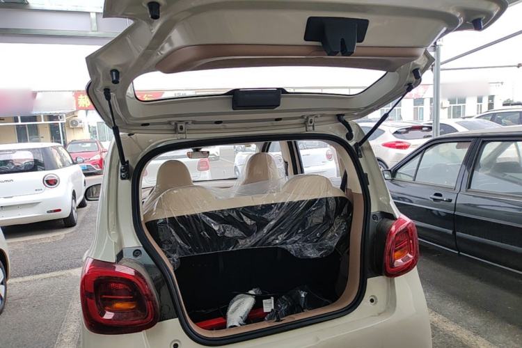 Used Wuling Hongguang MINIEV 2025 Four-Door Version Advanced Edition Trunk