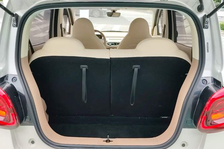 Used Wuling Hongguang MINIEV 2025 Four-Door Version Advanced Edition Trunk