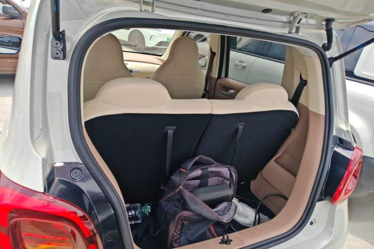 Used Wuling Hongguang MINIEV 2025 Four-Door Version Advanced Edition Trunk