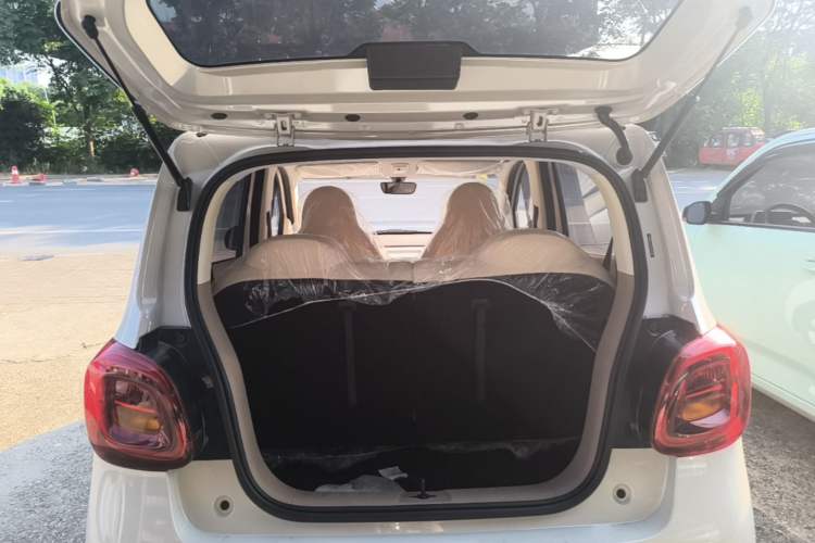 Used Wuling Hongguang MINIEV 2025 Four-Door Version Advanced Edition Trunk