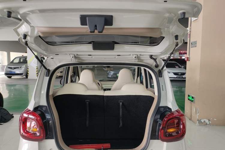 Used Wuling Hongguang MINIEV 2025 Four-Door Version Advanced Edition Trunk