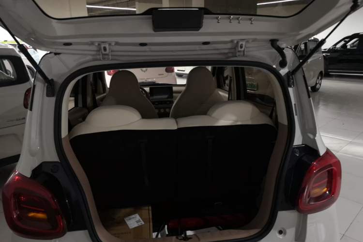 Used Wuling Hongguang MINIEV 2025 Four-Door Version Zhenxiang+ Edition Trunk
