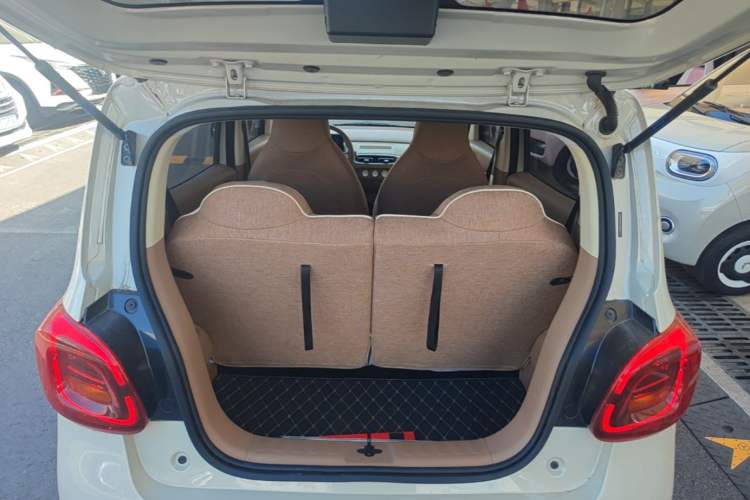 Used Wuling Hongguang MINIEV 2025 Four-Door Version Advanced Edition Trunk
