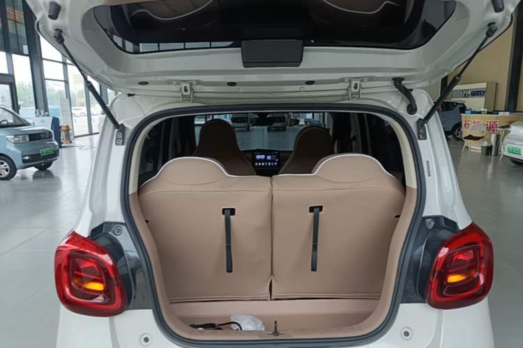 Used Wuling Hongguang MINIEV 2025 Four-Door Version Advanced Edition Trunk