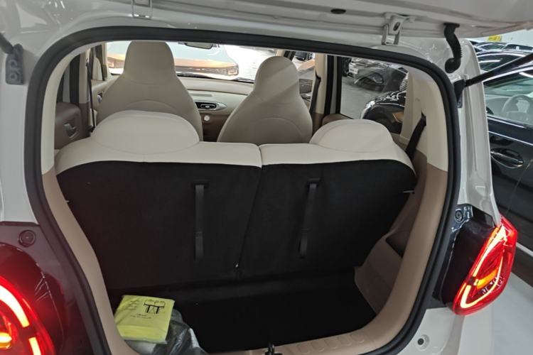 Used Wuling Hongguang MINIEV 2025 Four-Door Version Advanced Edition Trunk