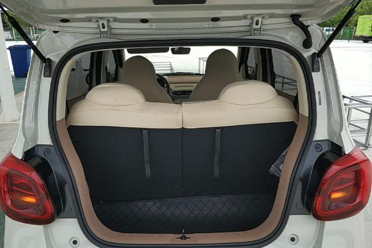Used Wuling Hongguang MINIEV 2025 Four-Door Version Advanced Edition Trunk