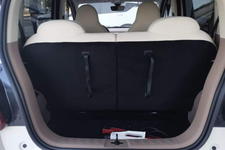 Used Wuling Hongguang MINIEV 2025 Four-Door Version Advanced Edition Trunk