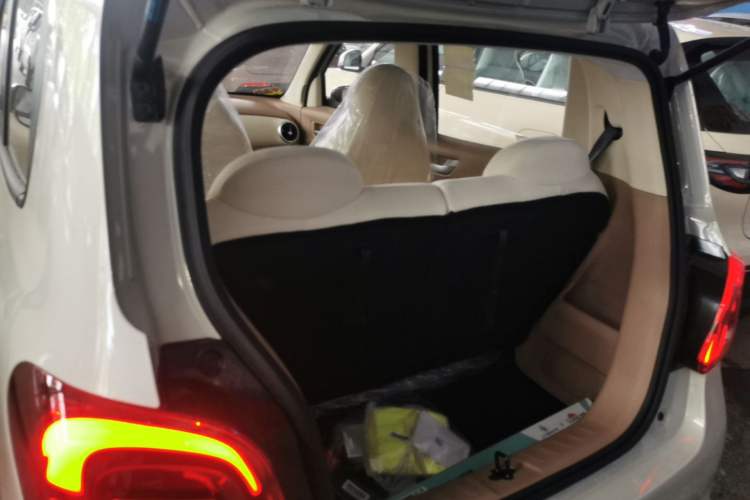 Used Wuling Hongguang MINIEV 2025 Four-Door Version Advanced Edition Trunk