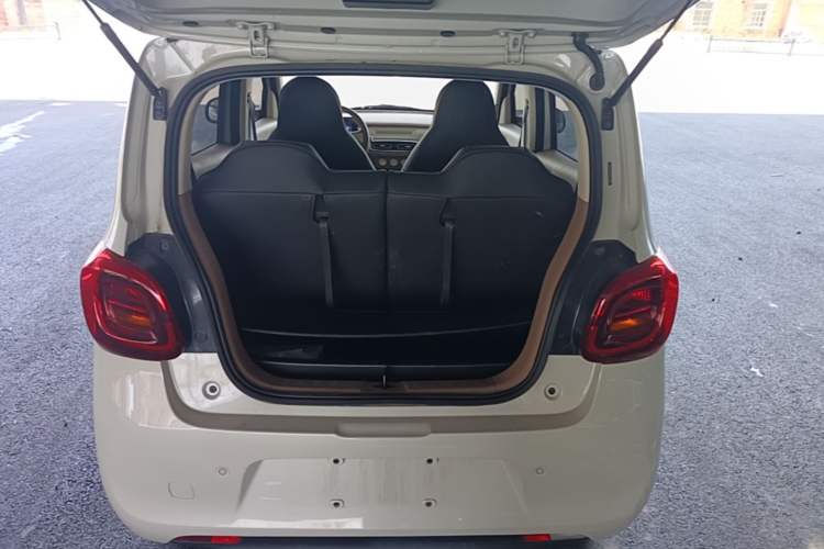 Used Wuling Hongguang MINIEV 2025 Four-Door Version Advanced Edition Trunk
