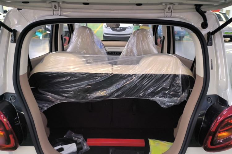 Used Wuling Hongguang MINIEV 2025 Four-Door Version Advanced Edition Trunk