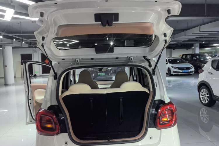 Used Wuling Hongguang MINIEV 2025 Four-Door Version Advanced Edition Trunk