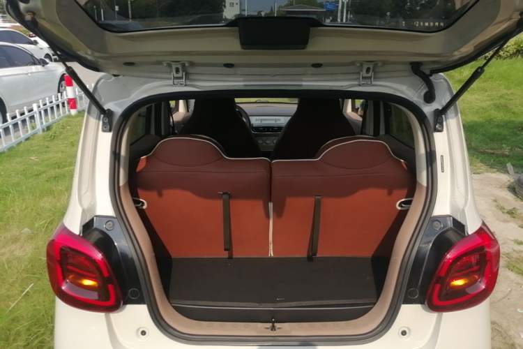 Used Wuling Hongguang MINIEV 2025 Four-Door Version Advanced Edition Trunk