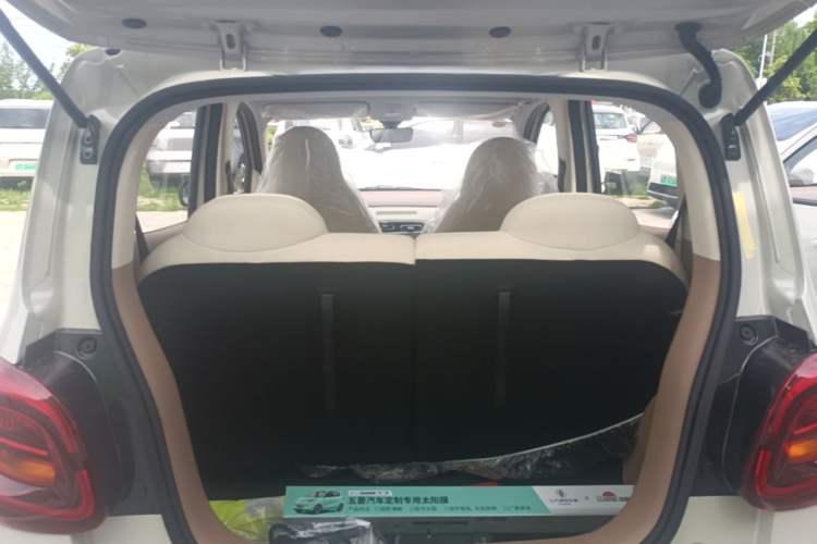 Used Wuling Hongguang MINIEV 2025 Four-Door Version Advanced Edition Trunk