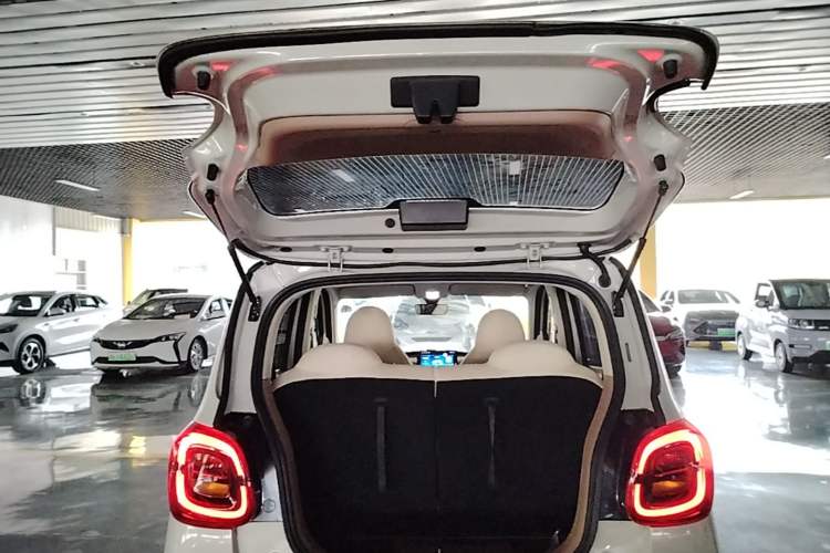 Used Wuling Hongguang MINIEV 2025 Four-Door Version Advanced Edition Trunk