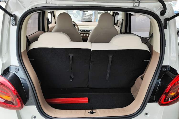 Used Wuling Hongguang MINIEV 2025 Four-Door Version Advanced Edition Trunk