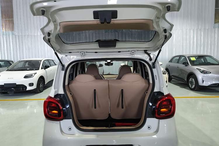 Used Wuling Hongguang MINIEV 2025 Four-Door Version Advanced Edition Trunk