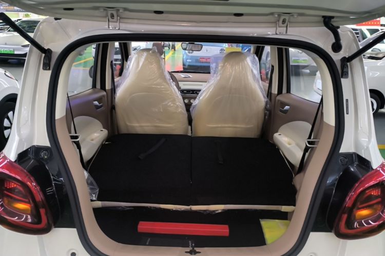Used Wuling Hongguang MINIEV 2025 Four-Door Version Advanced Edition Trunk