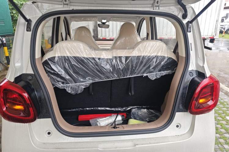 Used Wuling Hongguang MINIEV 2025 Four-Door Version Advanced Edition Trunk