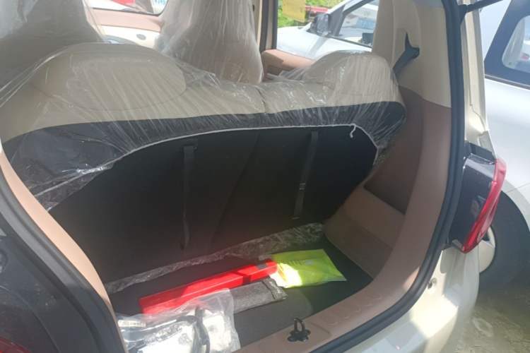 Used Wuling Hongguang MINIEV 2025 Four-Door Version Advanced Edition Trunk