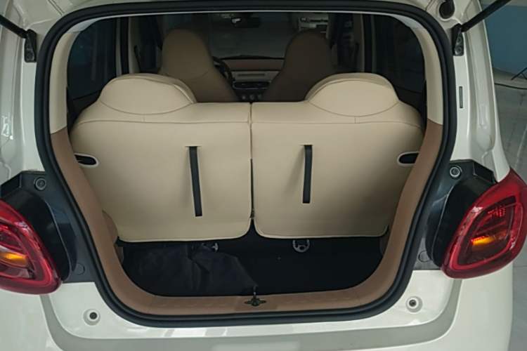 Used Wuling Hongguang MINIEV 2025 Four-Door Version Advanced Edition Trunk