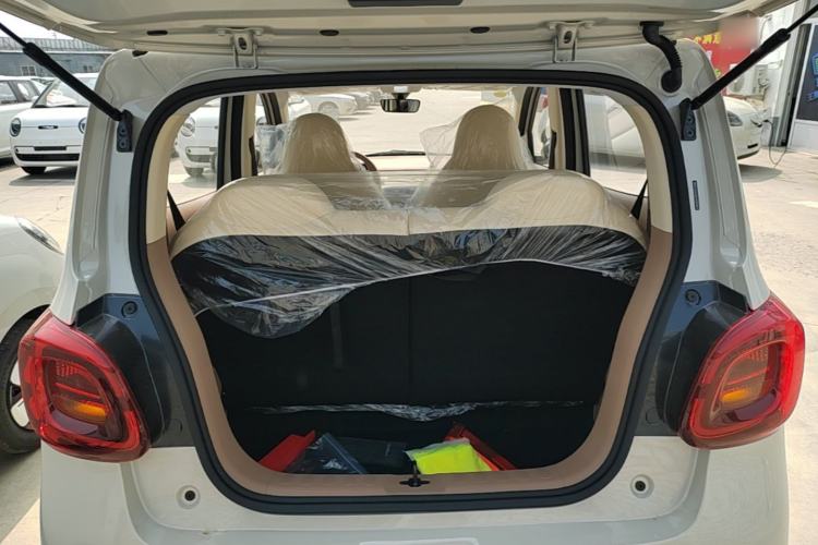 Used Wuling Hongguang MINIEV 2025 Four-Door Version Advanced Edition Trunk