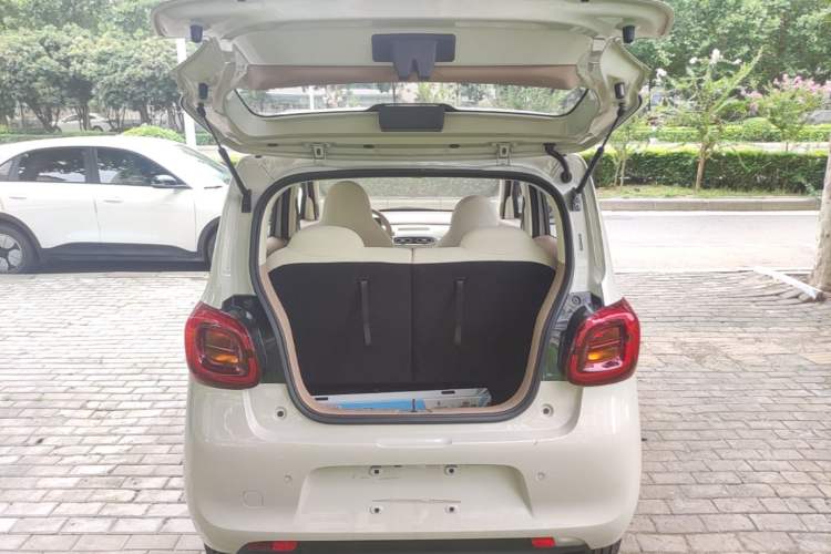 Used Wuling Hongguang MINIEV 2025 Four-Door Version Advanced Edition Trunk
