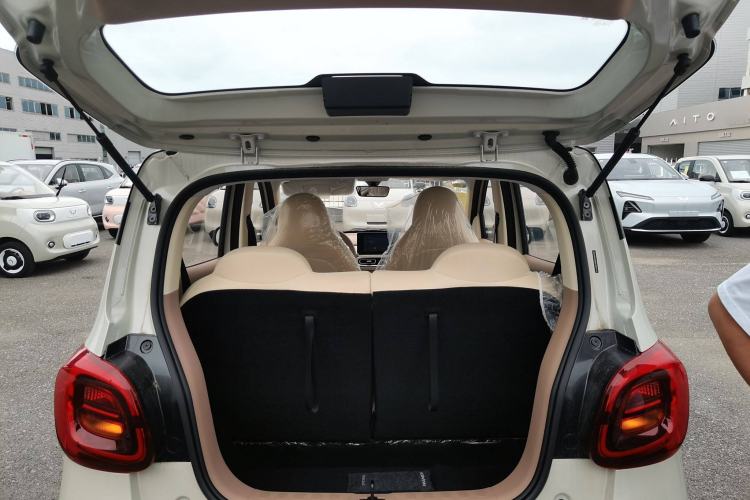 Used Wuling Hongguang MINIEV 2025 Four-Door Version Advanced Edition Trunk