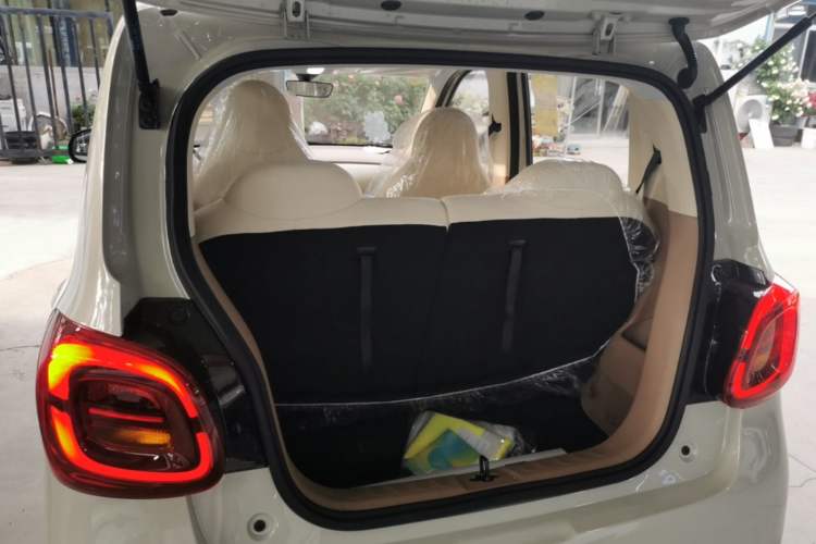 Used Wuling Hongguang MINIEV 2025 Four-Door Version Advanced Edition Trunk