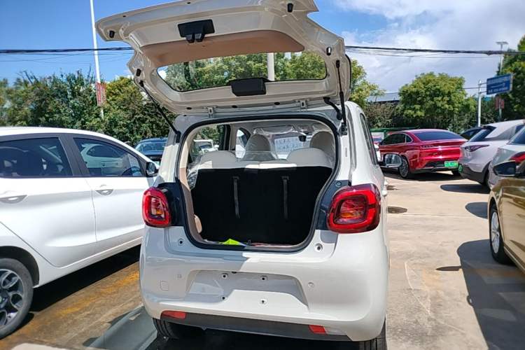 Used Wuling Hongguang MINIEV 2025 Four-Door Version Advanced Edition Trunk
