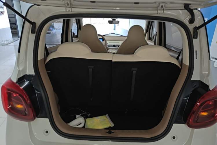 Used Wuling Hongguang MINIEV 2025 Four-Door Version Advanced Edition Trunk