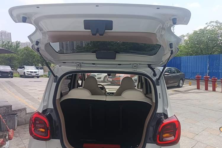 Used Wuling Hongguang MINIEV 2025 Four-Door Version Advanced Edition Trunk
