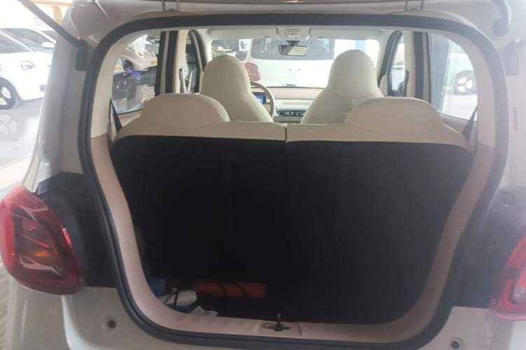 Used Wuling Hongguang MINIEV 2025 Four-Door Version Advanced Edition Trunk