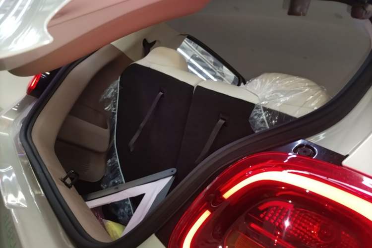 Used Wuling Hongguang MINIEV 2025 Four-Door Version Advanced Edition Trunk