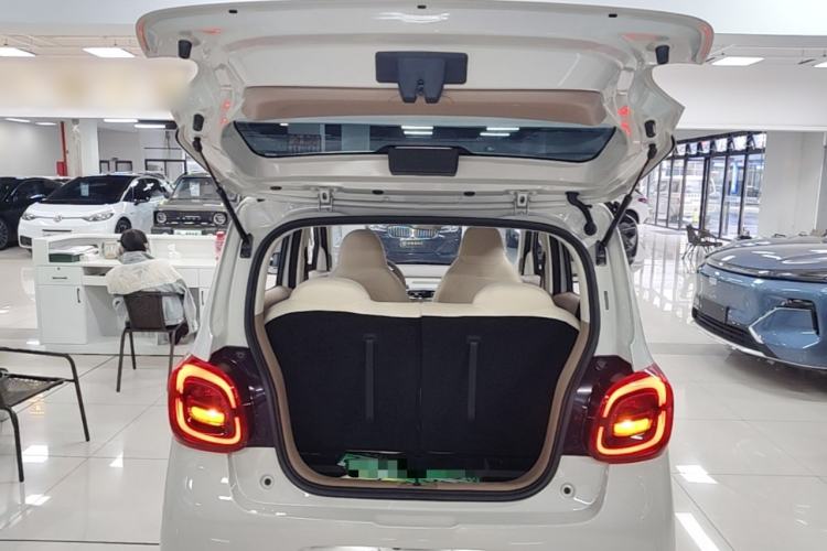 Used Wuling Hongguang MINIEV 2025 Four-Door Version Advanced Edition Trunk