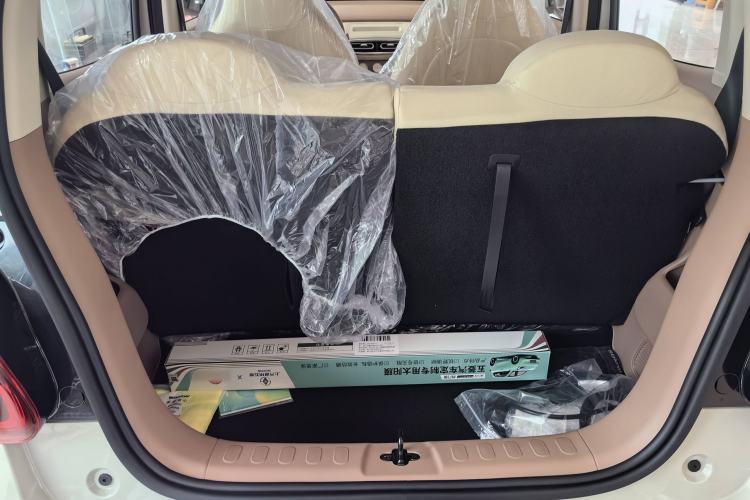 Used Wuling Hongguang MINIEV 2025 Four-Door Version Advanced Edition Trunk