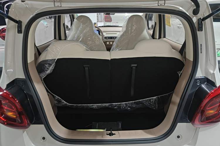 Used Wuling Hongguang MINIEV 2025 Four-Door Version Advanced Edition Trunk