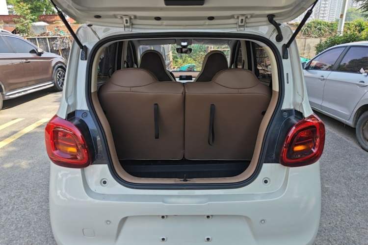 Used Wuling Hongguang MINIEV 2025 Four-Door Version Advanced Edition Trunk