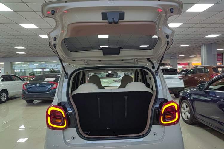 Used Wuling Hongguang MINIEV 2025 Four-Door Version Advanced Edition Trunk